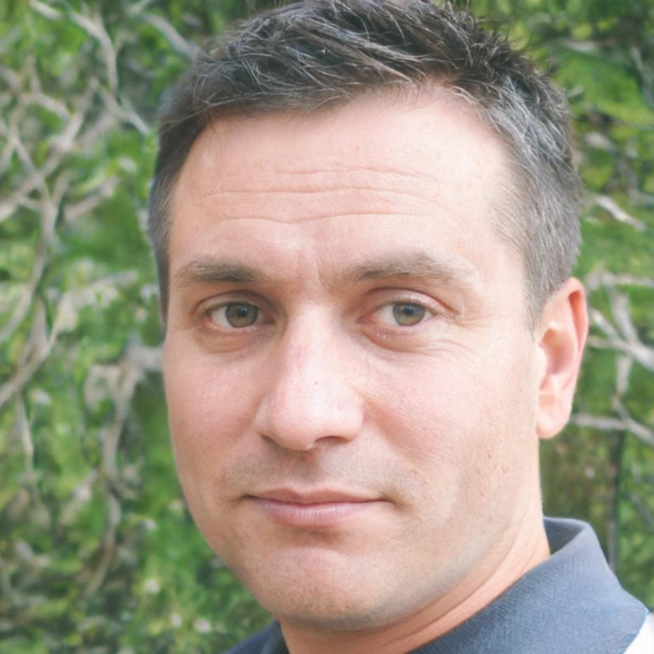 Portrait de Loïc Beaumont, analyste financier senior